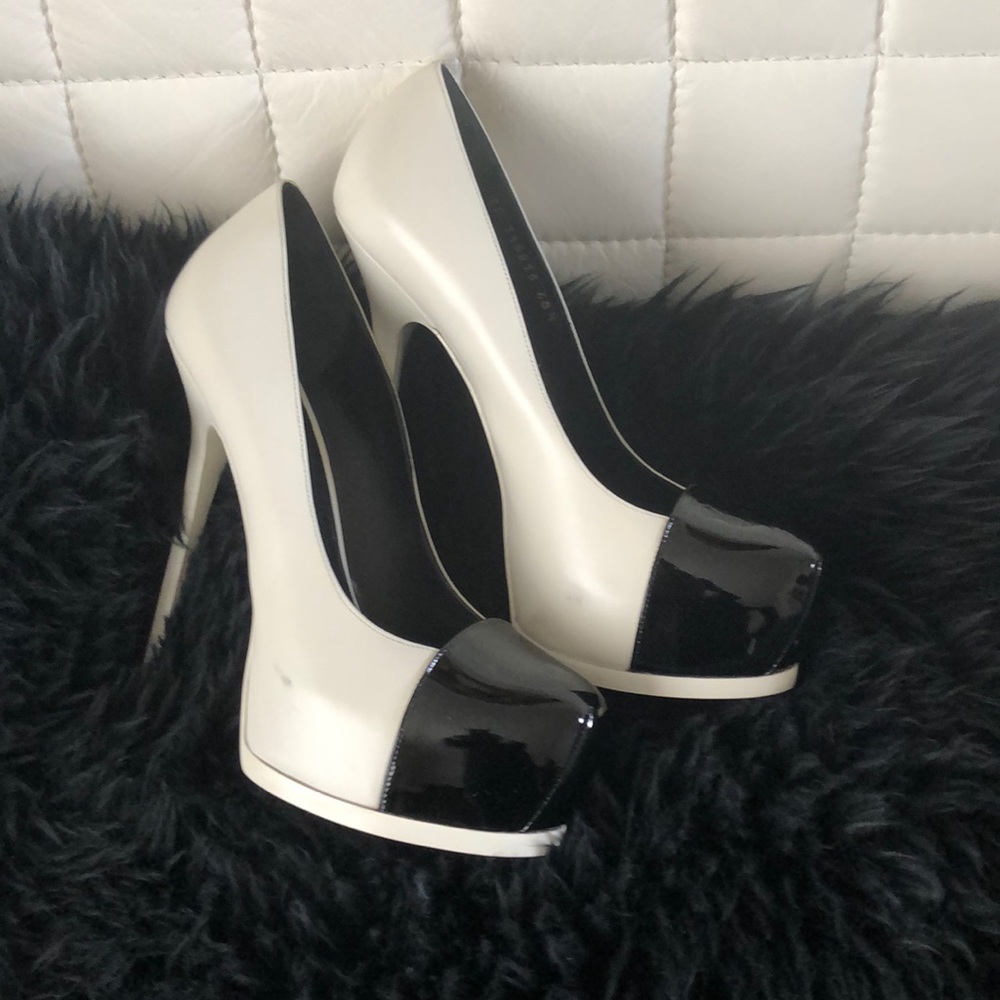 Shoes never worn